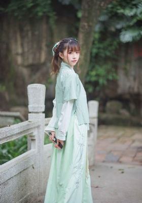 H女主从小被C到大荤话视频_BD手机在线看