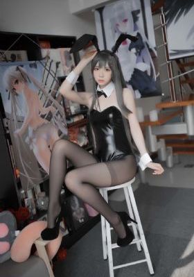 紧身超短裙爆乳喷水美女视频_在线视频网